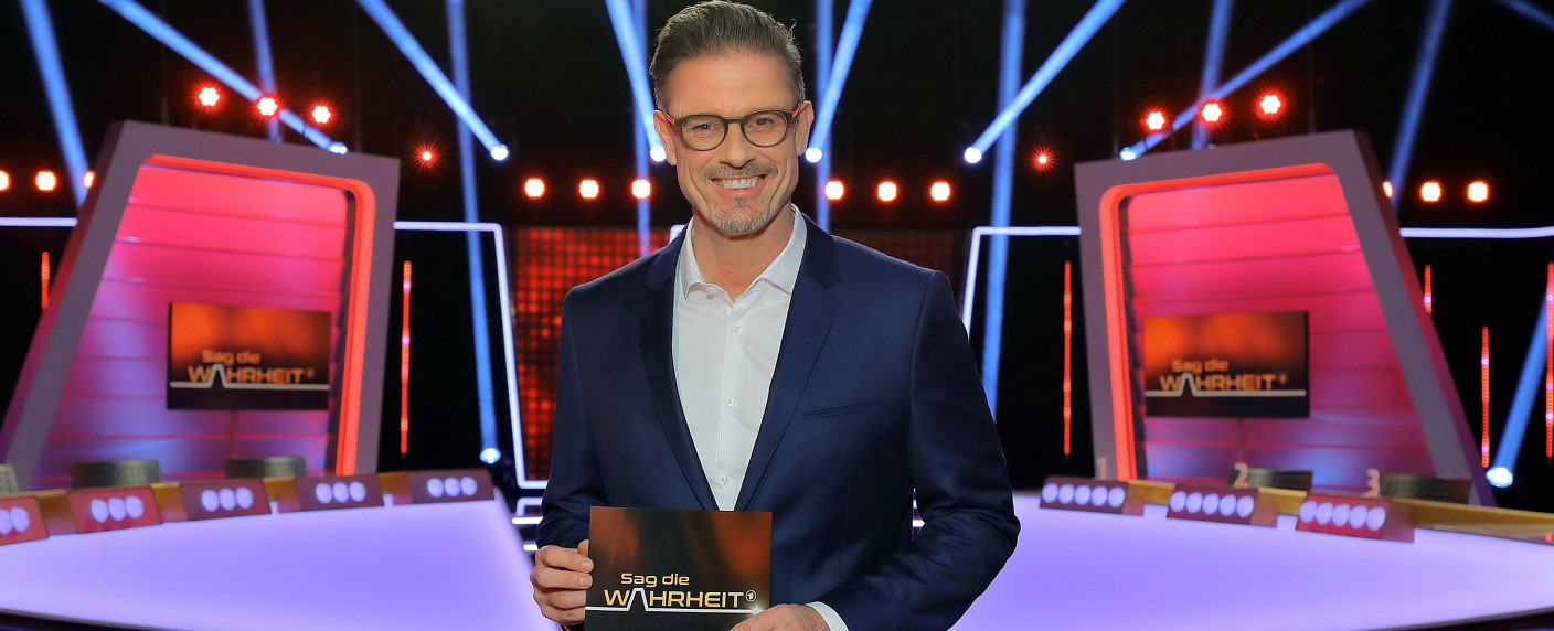 „So war’s!“: Das Erste programmiert Jahrzehnte-Quiz am Nachmittag – Vorerst zehn Folgen mit Michael Antwerpes im Juni – Bild: ARD/​SWR/​Peter A. Schmidt