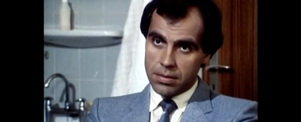 Michael Brennicke 1984 als Schauspieler in „Aktenzeichen XY …ungelöst“ – Bild: YouTube/Screenshot