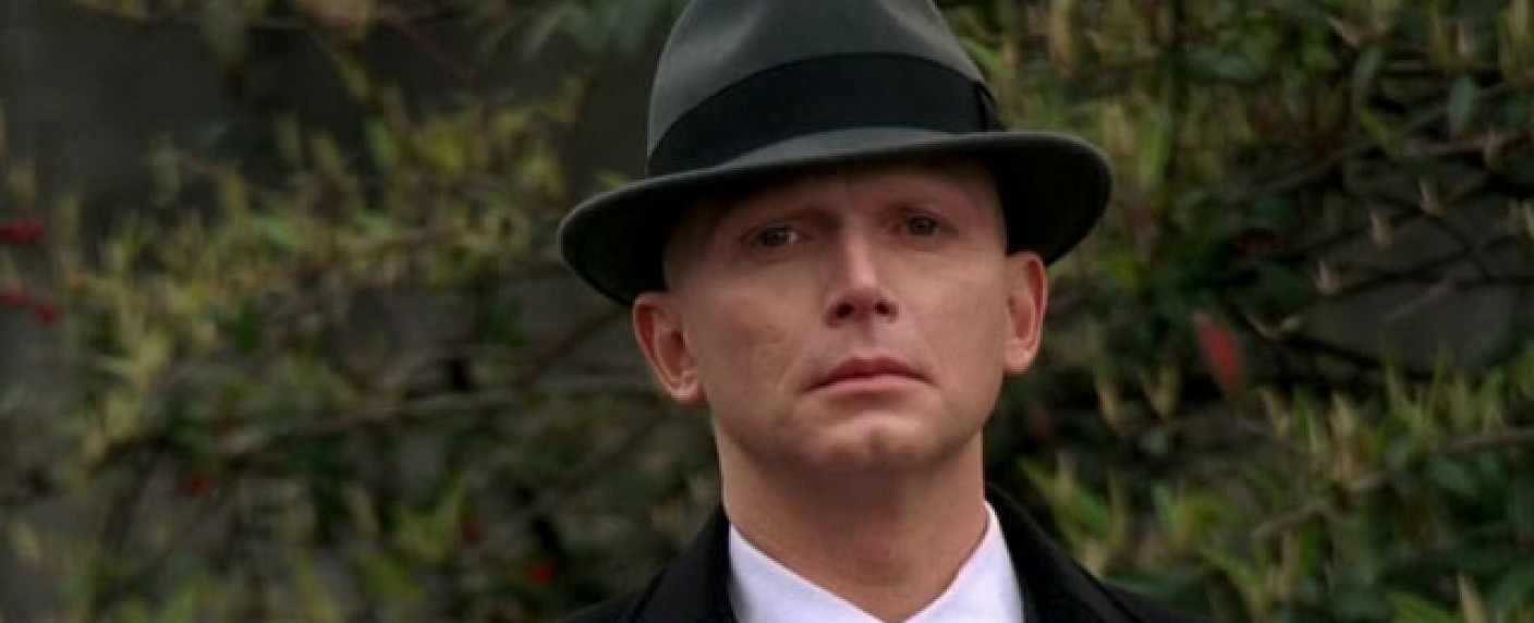 „Gotham“ engagiert „Fringe“-Observer Michael Cerveris – Batman-Gegenspieler Professor Pyg und die Dolltrons geben sich die Ehre – Bild: FOX