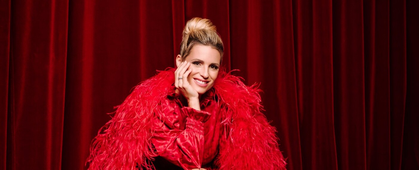 „Pretty in Plüsch“: Michelle Hunziker moderiert neue Sat.1-Musikshow – Promis singen mit Plüschwesen ab Ende November – Bild: Sat.1/​Julian Essink