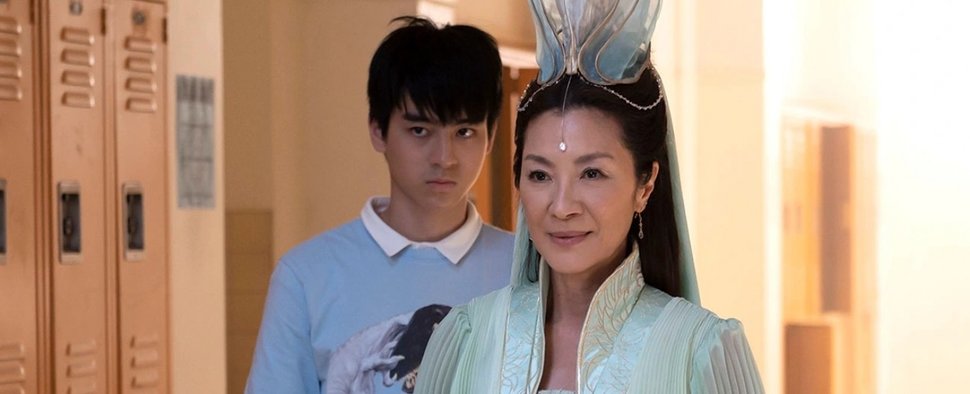 Michelle Yeoh und Jim Liu in „American Born Chinese“ – Bild: Disney+
