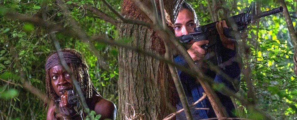 Michone (Danai Gurira) und Tara (Alanna Masterson) im „Kampf um die Zukunft“ – Bild: Gene Page/AMC