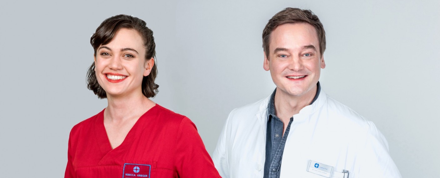 „In aller Freundschaft – Die jungen Ärzte“: Christian Beermann und Milena Straube im Interview – Neue Folgen des Klinik-Dauerbrenners ab heute im Ersten – Bild: ARD/​Tom Schulze