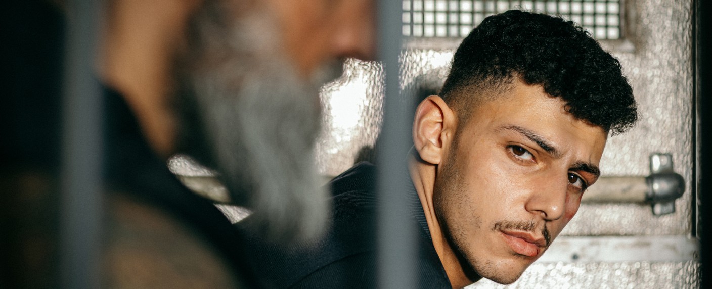 „Asbest“: Riesenerfolg für neue Serie von „4 Blocks“-Star Kida Khodr Ramadan – Knastdrama mit Xidir aka Koder Alian – Bild: ARD Degeto/​Pantaleon Films GmbH/​Mirza Odabasi