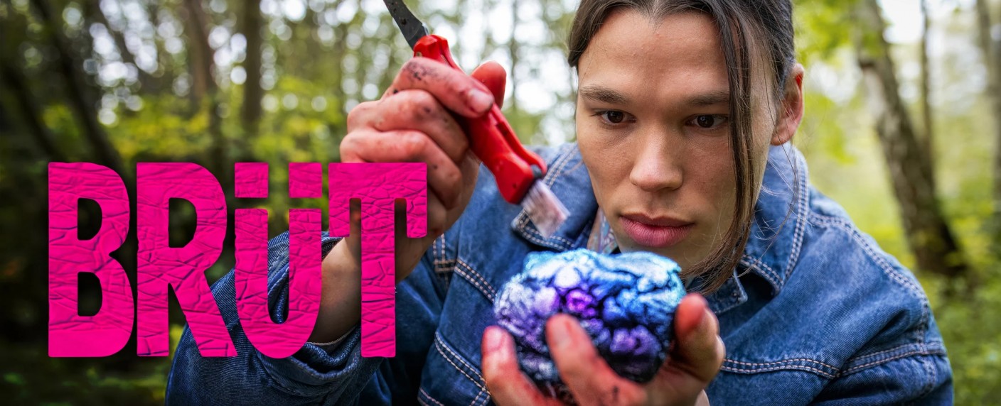 „Brüt“: Queere Mystery-Comedy feiert Premiere – ARD-Miniserie geht noch im Mai an den Start – Bild: NDR