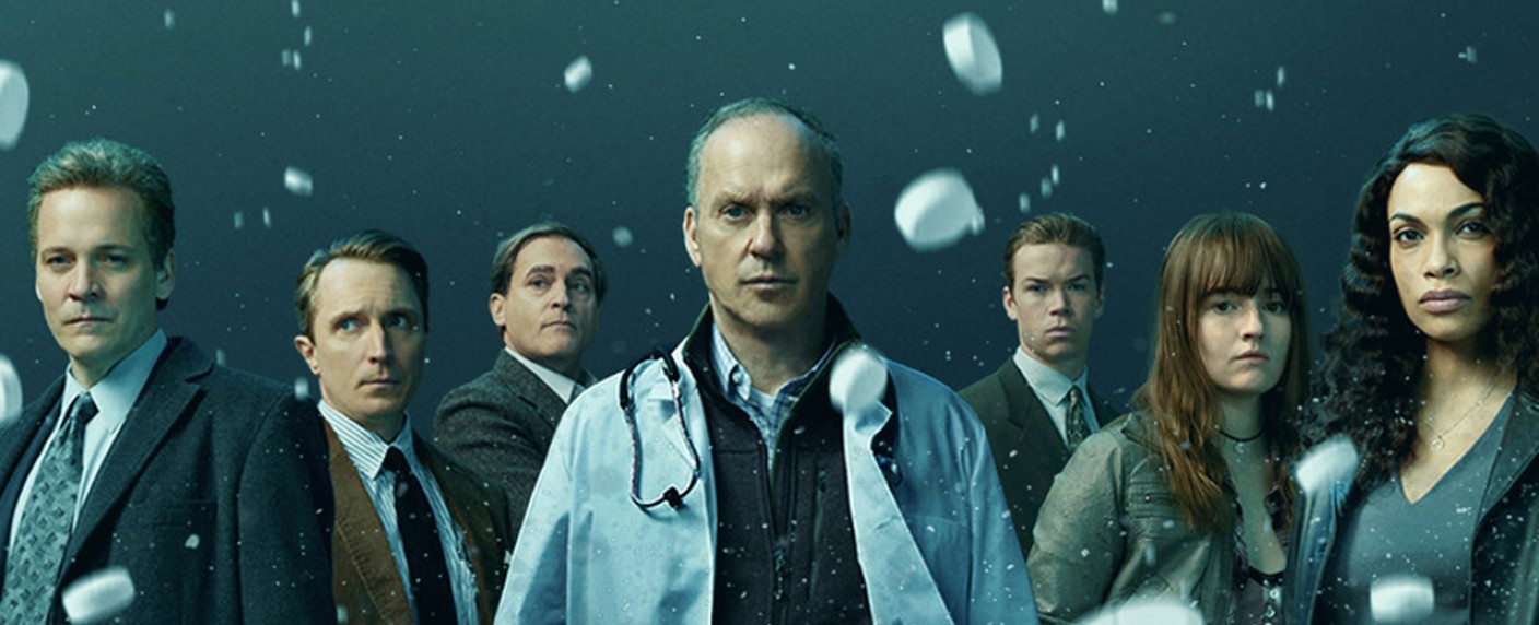 [UPDATE] „Dopesick“: Michael Keaton macht im neuen Trailer Patienten süchtig – Disney-Miniserie über den Kampf gegen die Macht der Pharmakonzerne – Bild: 20th Television/​hulu