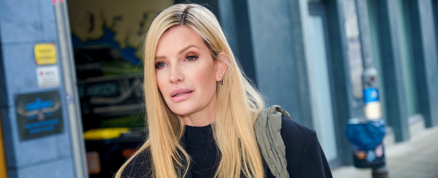 Mirja du Mont ist „Unter uns“: Model übernimmt langfristige Rolle in RTL-Serie – Potenzielle Partnerin für Till Weigel mischt Schillerallee auf – Bild: TVNOW/​Stefan Behrens