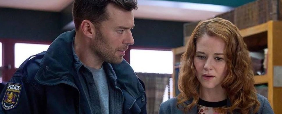 „Mistletoe Murders“ mit Sarah Drew (r.) und Peter Mooney (l.) – Bild: Hallmark