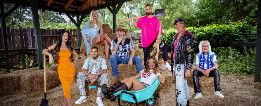 „Der Promihof“: RTL Zwei verrät alle 22 Teilnehmer und Starttermin von Staffel 2 – Matthias Mangiapane, Tara Tabitha und „VfL-Jesus“ zieht es auf den Bauernhof – Bild: RTL Zwei/Magdalena Possert „Der Promihof“: RTL Zwei verrät alle 22 Teilnehmer und Starttermin von Staffel 2 – Matthias Mangiapane, Tara Tabitha und „VfL-Jesus“ zieht es auf den Bauernhof – Bild: RTL Zwei/Magdalena Possert