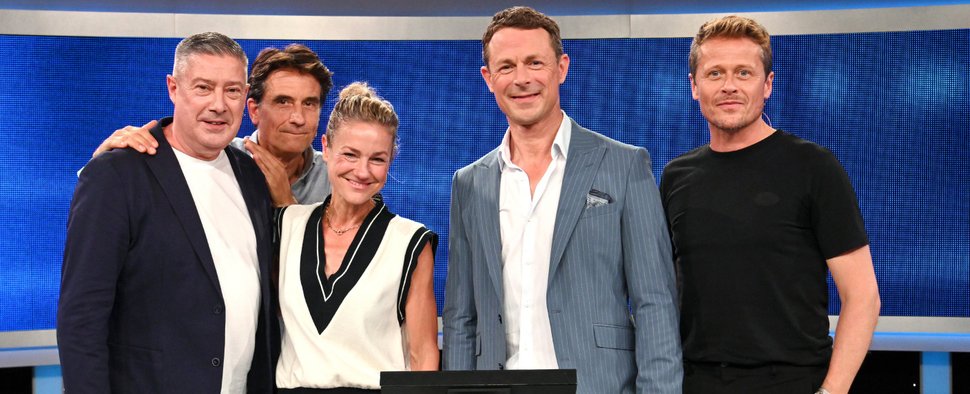 Moderator Alexander Bommes (2. v. r.) mit Joachim Llambi, Oliver Mommsen, Rhea Harder-Vennewald und Roman Knizka – Bild: NDR/ARD/Uwe Ernst