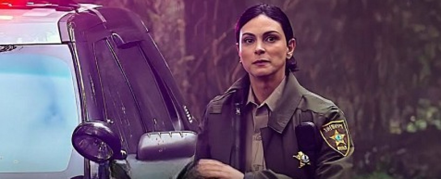 „Fire Country“-Spin-off stellt im ausführlichen Trailer die neue Serie vor – In „Sheriff Country“ sieht sich Morena Baccarin neuen Herausforderungen gegenüber – Bild: CBS