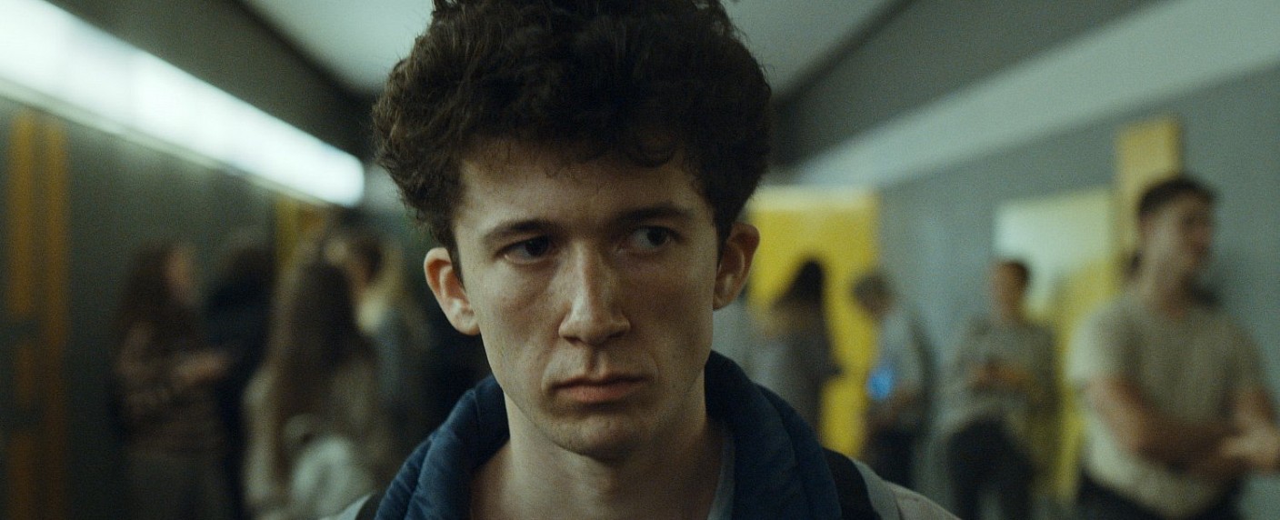 „How to Sell Drugs Online (Fast)“: Breaking Bad zwischen Mathe und Bio in rasanter Teenagerkomödie – Review – Dritte deutsche Netflix-Serie liefert schauspielerischen Kabinettstückchen und inszenatorische Ideen – Bild: Netflix