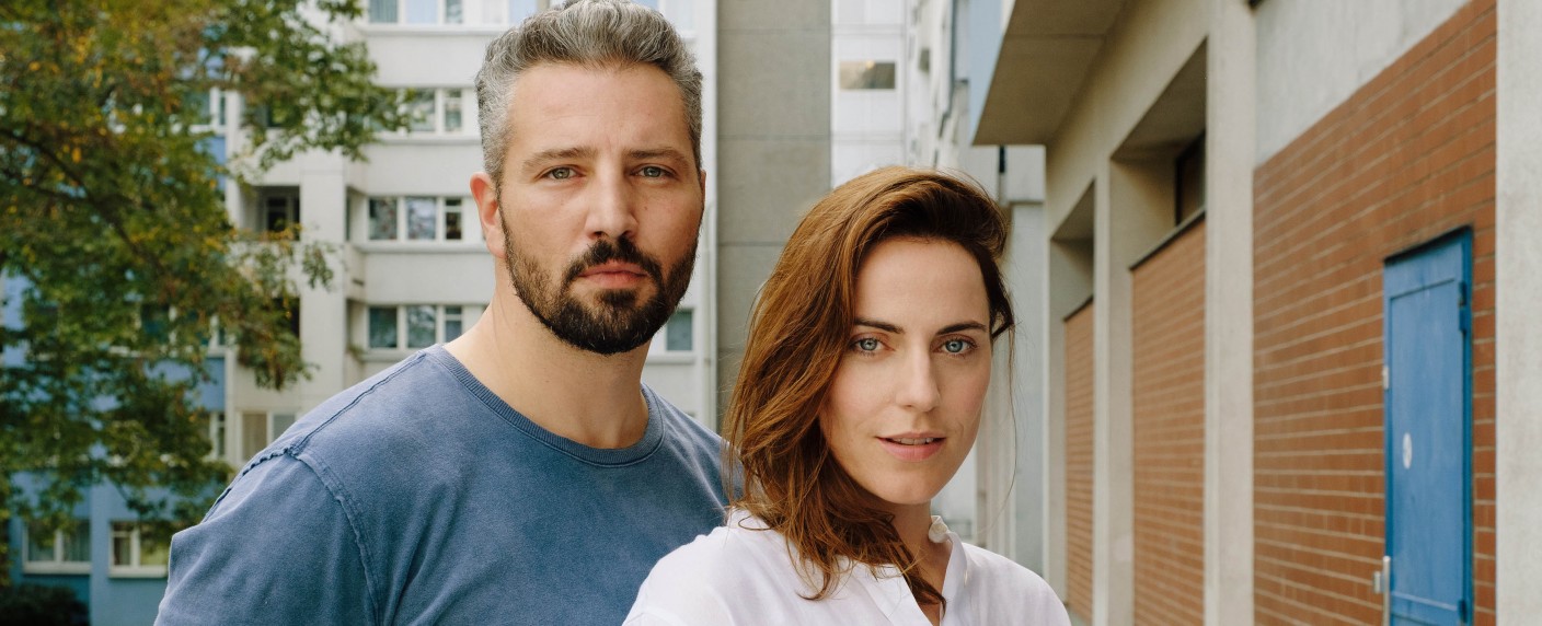 „Am Anschlag – Die Macht der Kränkung“: Dramaserie über Amoklauf demnächst als Deutschlandpremiere – Sechsteilige ZDFneo-Serie über Attentat im Einkaufszentrum – Bild: © Monafilm/​Tivoli Film/​Petro Domenigg