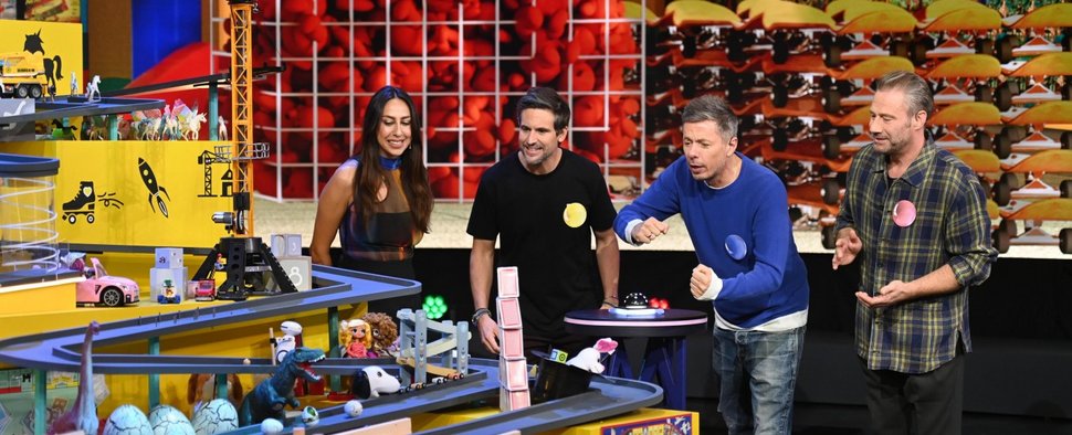 „Murmel Mania“: (v. l.) Moderatorin Melissa Khalaj, Tom Beck, Michi Beck und Sasha – Bild: Sat.1/Julia Feldhagen