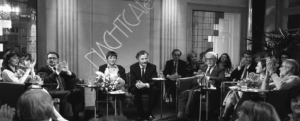Erstes „Nachtcafe“ vom 14. Februar 1987 (v.l.n.r.): Christine Kaufmann, Werner Schnepf, Anke Martiny, Wieland Backes, Georg Denzler, Sigrid Lindner und Dietmar Schönherr. – Bild: SWR / Schröder
