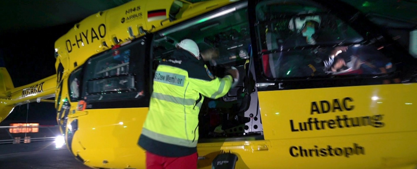 „Nachtschicht: Einsatz für die Lebensretter“: Neue Folgen der Dokureihe von RTL Zwei – Nächtliche Einsätze von Rettungskräften – Bild: RTL Zwei/​Janus TV