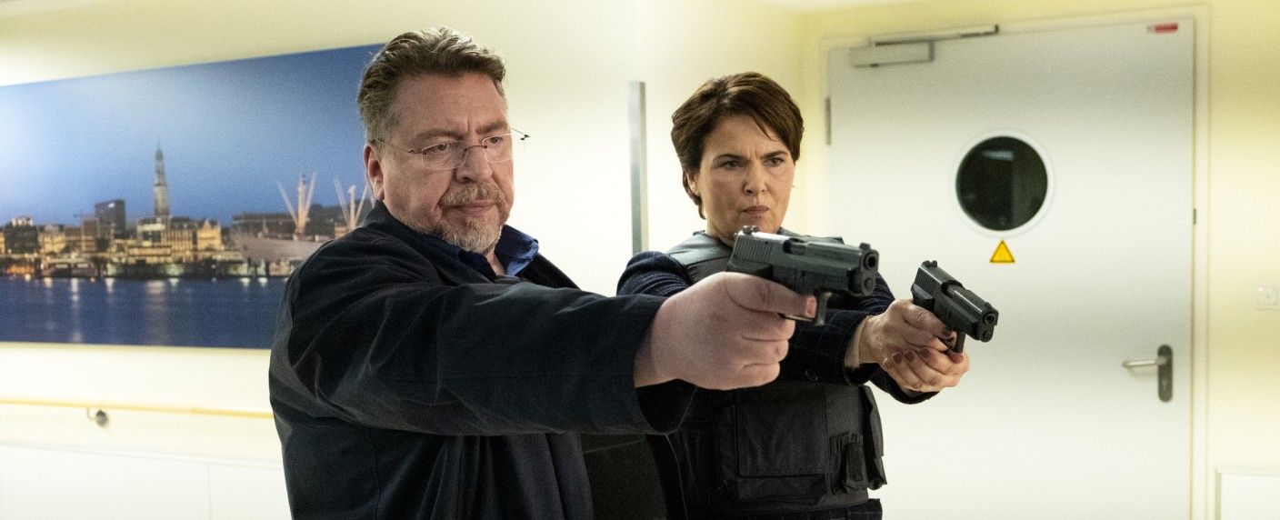 Quoten: „Nachtschicht“ dominiert insgesamt, wenig Interesse an „Promis auf Datingkurs“ – Claudia Obert hilft „Big Brother“ nicht, „WWM“ holt Zielgruppensieg – Bild: ZDF/​Marion von der Mehden