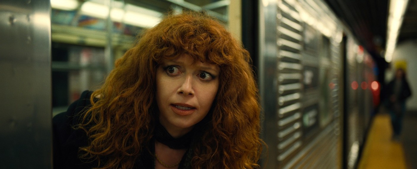 „Matrjoschka“: Trailer stellt Mysterium der zweiten Staffel vor – Nadia und Alan weiterhin unfreiwillige Gefangene der Zeit – Bild: Netflix