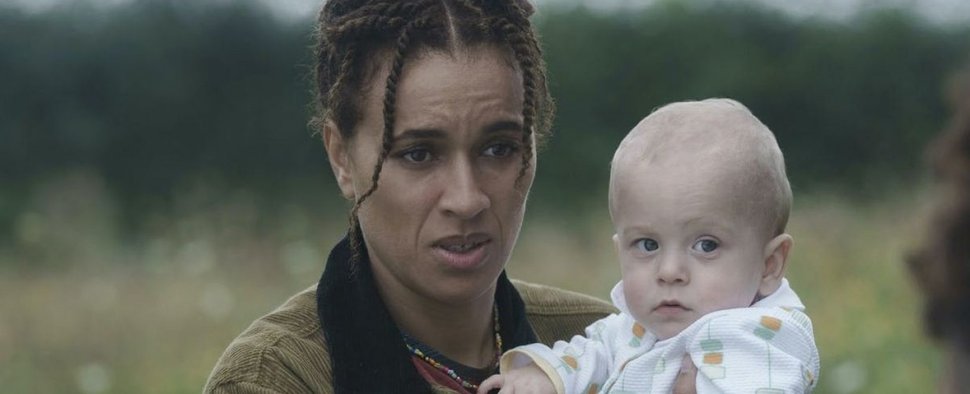 Natasha (Michelle de Swarte) mit „The Baby“ – Bild: HBO