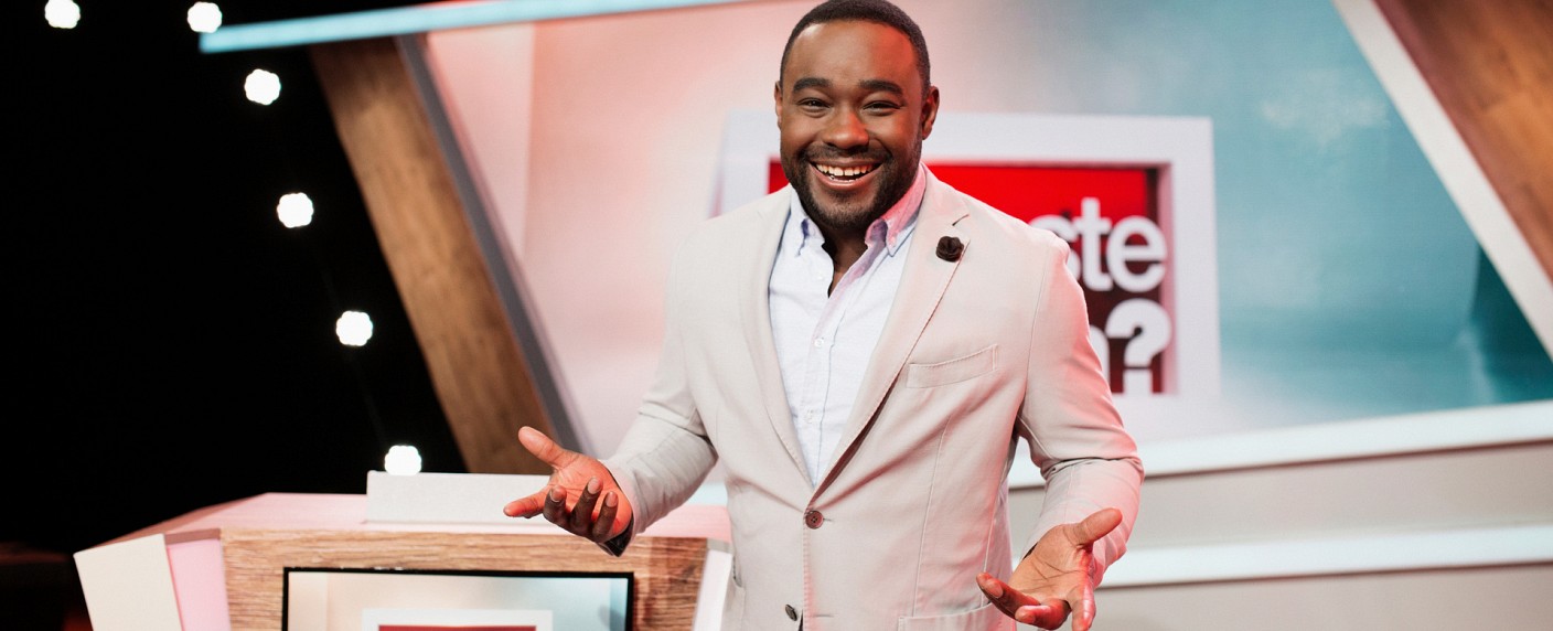 „Kennste den?“: Quizcocktail mit Nelson Müller – Review – Neue ZDFneo-Show mixt „Sag die Wahrheit“ und „Rate mal, wie alt ich bin“ – Bild: ZDF/​Andreas Müller