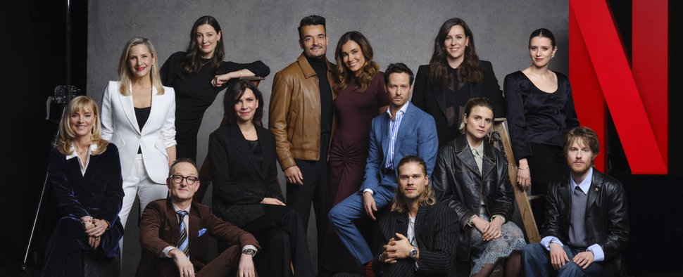 In Anwesenheit diverser Stars stellte Netflix in Berlin seine kommenden deutschen Programm-Highlights vor. V. l. n. r.: Katja Hofem, Sasha Bühler, Peter Jordan, Alexandra Maria Lara, Wiebke Schodder, Giovanni und Jana Ina Zarrella, Tom Schilling, Rúrik Gí – Bild: Netflix