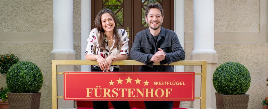 „Sturm der Liebe“: Charmanter Koch und angehende Ärztin sind neu am Fürstenhof – Michael Baral („Lindenstraße“) und Katharina Scheuba stoßen zum Hauptcast – Bild: ARD/​Christof Arnold