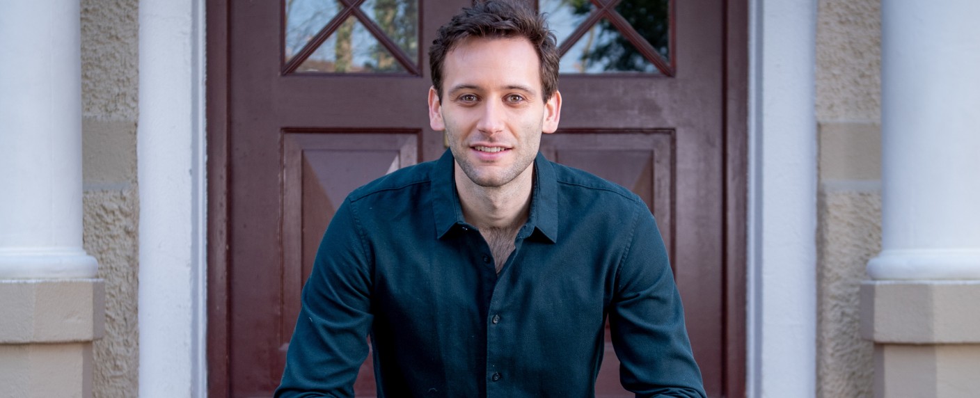 „Sturm der Liebe“: Charmanter Chauffeur ist neu am Fürstenhof – Tim Borys verstärkt den Hauptcast der Telenovela – Bild: ARD/​Christof Arnold