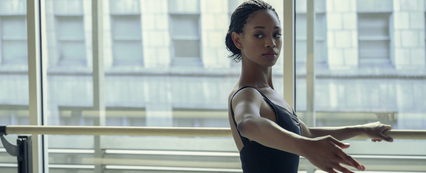 „Dein letztes Solo“: Im Netflix-Ballettkrimi sind die Dialoge noch flacher als die Bäuche der Stars – Review – Mäßig mitreißender Mystery-Mumpitz sorgt nur in Tanzszenen für echten Glanz – Bild: Netflix