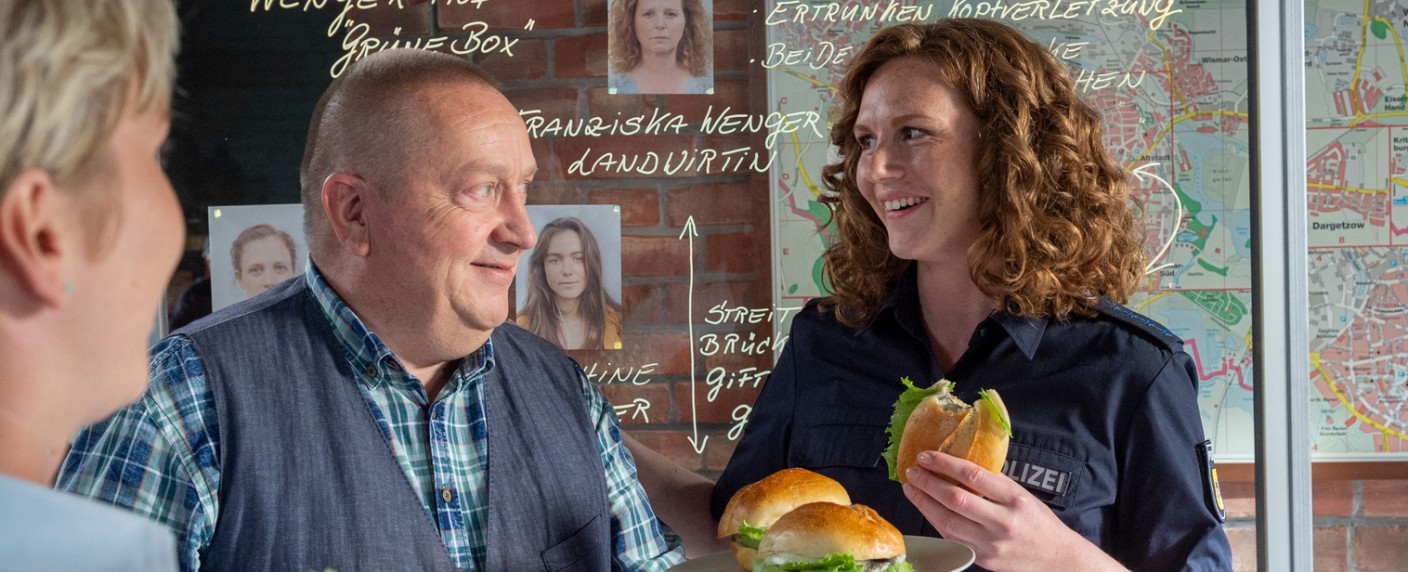 „SOKO Wismar“ erhält Verstärkung durch Stella Hinrichs – Neues Ensemble-Mitglied tritt noch in diesem Jahr den Dienst an – Bild: ZDF/​Meyerbroeker