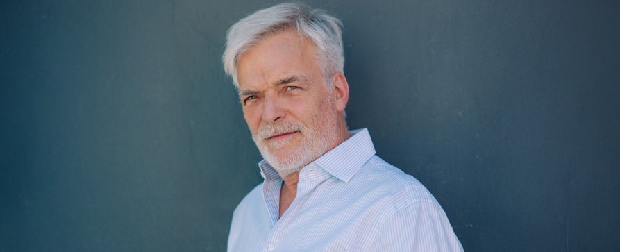 „GZSZ“: Dieser neue Fiesling kommt zur RTL-Soap – Bösewicht mit viel Charme und Charisma verstärkt den Hauptcast – Bild: RTL/Anna Riedel „GZSZ“: Dieser neue Fiesling kommt zur RTL-Soap – Bösewicht mit viel Charme und Charisma verstärkt den Hauptcast – Bild: RTL/Anna Riedel