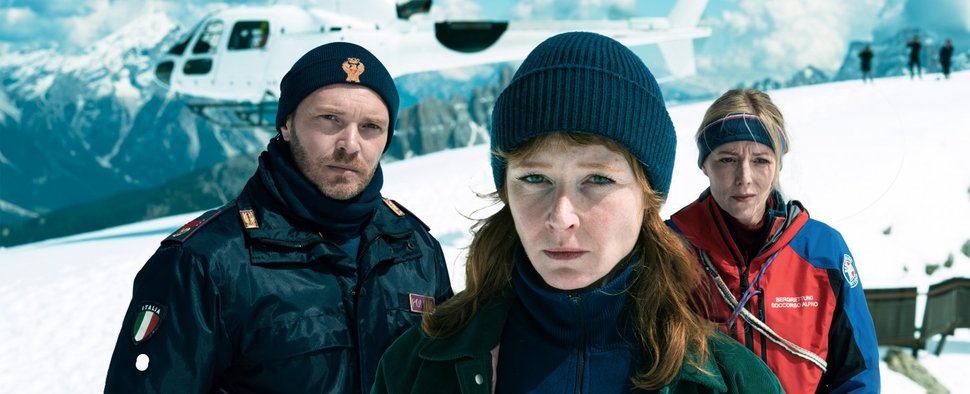 Drehstart für „Mordach – Jagd in den Bergen“: (v. l.) Max Wagner, Sarah Bauerett und Kristina Pauls – Bild: ARD Degeto/Roland Suso Richter