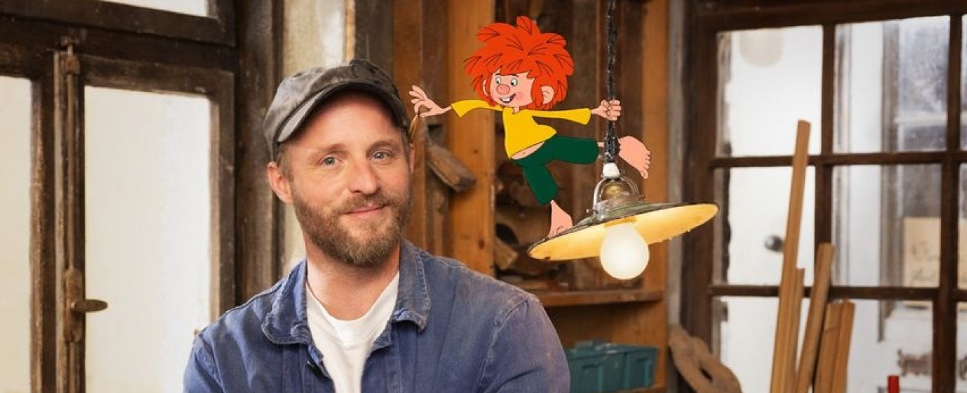 „Neue Geschichten vom Pumuckl“: Liebevolle Fortsetzung verneigt sich vor dem Original, ohne altbacken zu sein – Review – Neue Pumuckl-Serie fängt den Geist von damals ein – Bild: RTL/​Boris Breuer