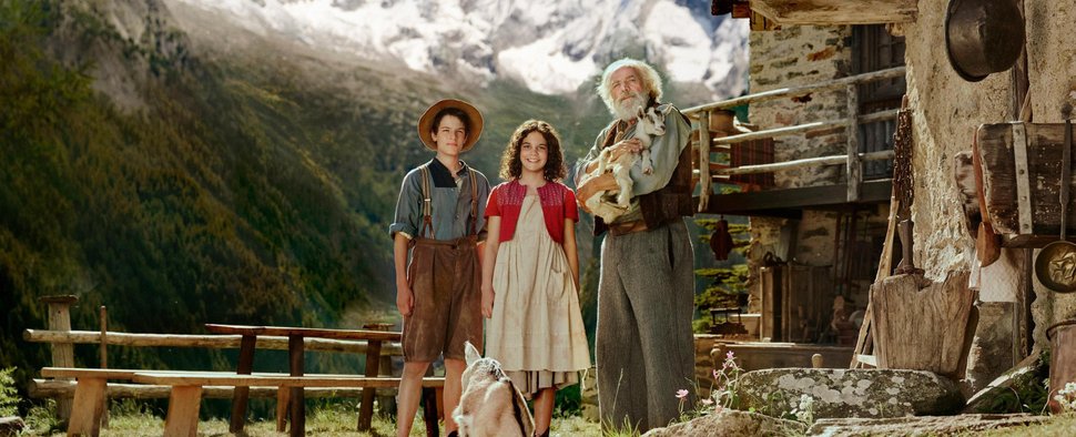 Die neue „Heidi“-Serie mit János de Weck als Peter, Neah Hefti als Heidi und Christian Kohlund als Alpöhi (v. l.) – Bild: RTL / Pascal Bünning