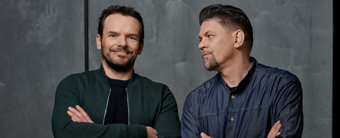 Quoten: Mälzer und Henssler überzeugen bei VOX, „Bachelor in Paradise“ kehrt mies zurück – „Tatort“ siegt ungefährdet, „The Voice of Germany“ zeigt sich unbeeindruckt – Bild: TVNOW/​Markus Hertrich