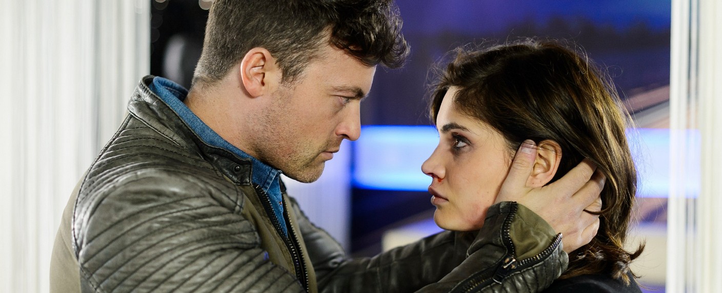 „Alles was zählt“: Roni Zorina rückt ins Zentrum – Neuzugang Ekaterina Osimowa landet in Dreiecksbeziehung – Bild: MG RTL D /​ Willi Weber