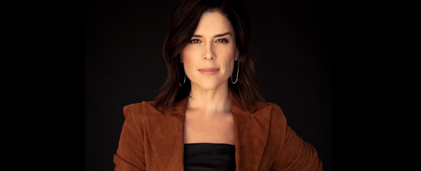„Scream“-Star Neve Campbell verstärkt „The Lincoln Lawyer“ – Netflix-Adaption von „Der Mandant“ nimmt weiter Gestalt an – Bild: Netflix