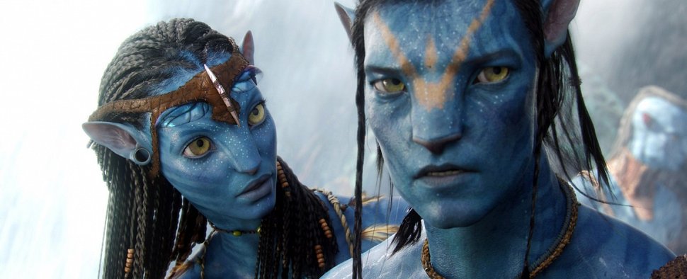 Neytiri (Zoe Saldana) und Jake Sully (Sam Worthington) in „Avatar“ – Bild: RTL