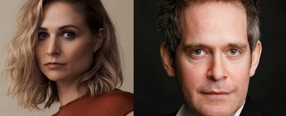 Niamh Algar (l.) und Tom Hollander (r.) spielen in der neuen Sky-Thrillerserie „Iris“mit. – Bild: Sky Deutschland