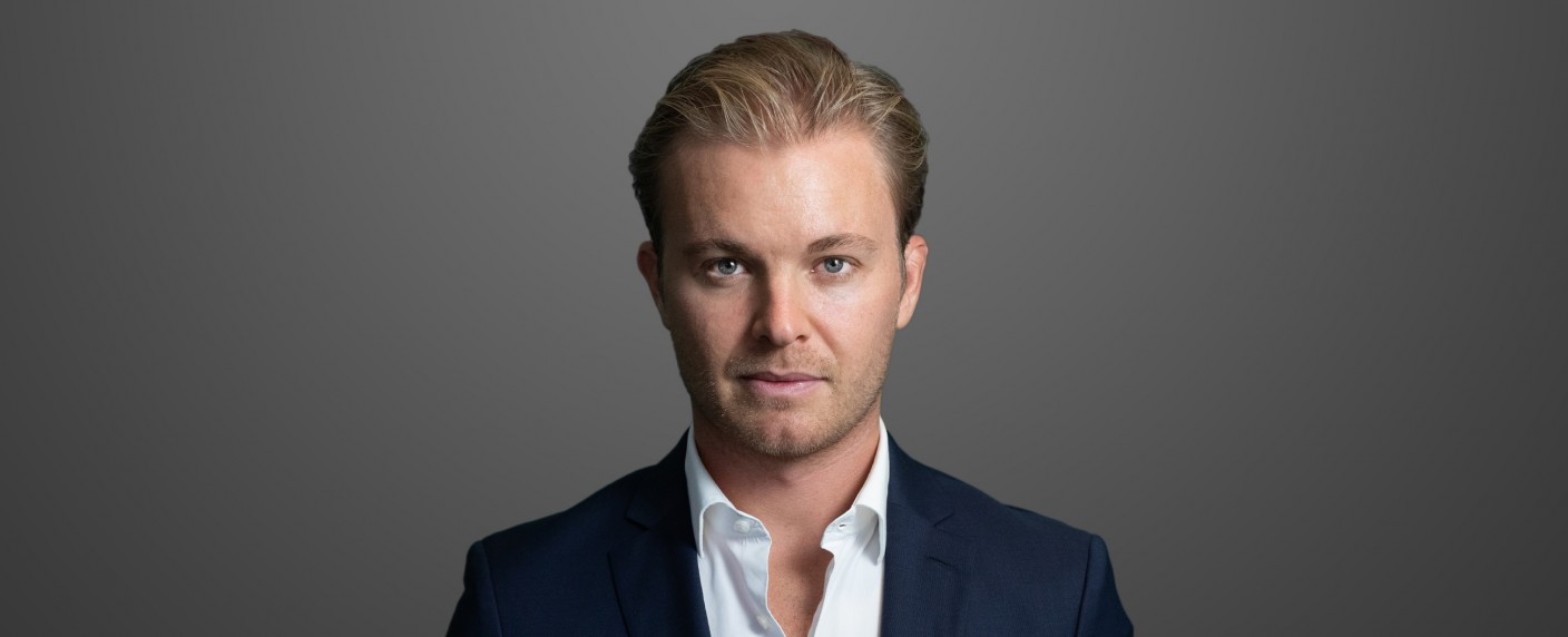 „Die Höhle der Löwen“: Nico Rosberg wird neuer Investor – Ex-Formel-1-Weltmeister löst Frank Thelen in VOX-Gründershow ab – Bild: TVNOW/​Team Nico Rosberg/​Julian Bogner