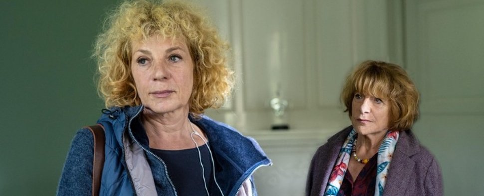 Nina Hoger (l.) und Hannelore Hoger (r.) in „Zurück ans Meer“ – Bild: ZDF/Marion von der Mehden
