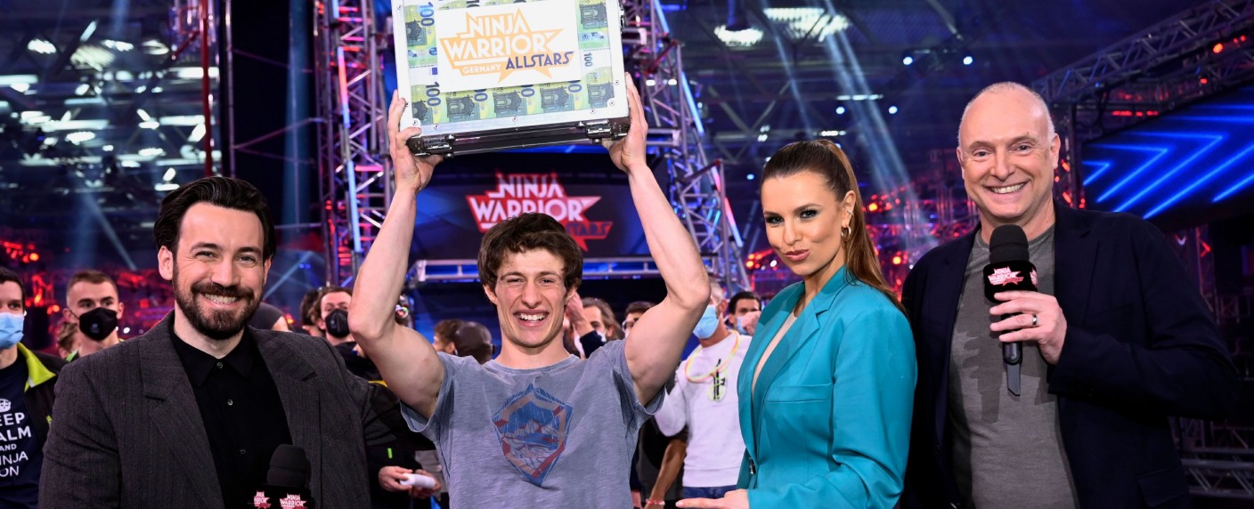 Quoten: „Ninja Warrior Germany – Allstars“ endet versöhnlich, „Tatort“ weit in Führung – „X-Men“-Doppelpack überzeugt, Muttertags-Special von „Grill den Henssler“ tut sich schwer – Bild: TVNOW/​Markus Hertrich
