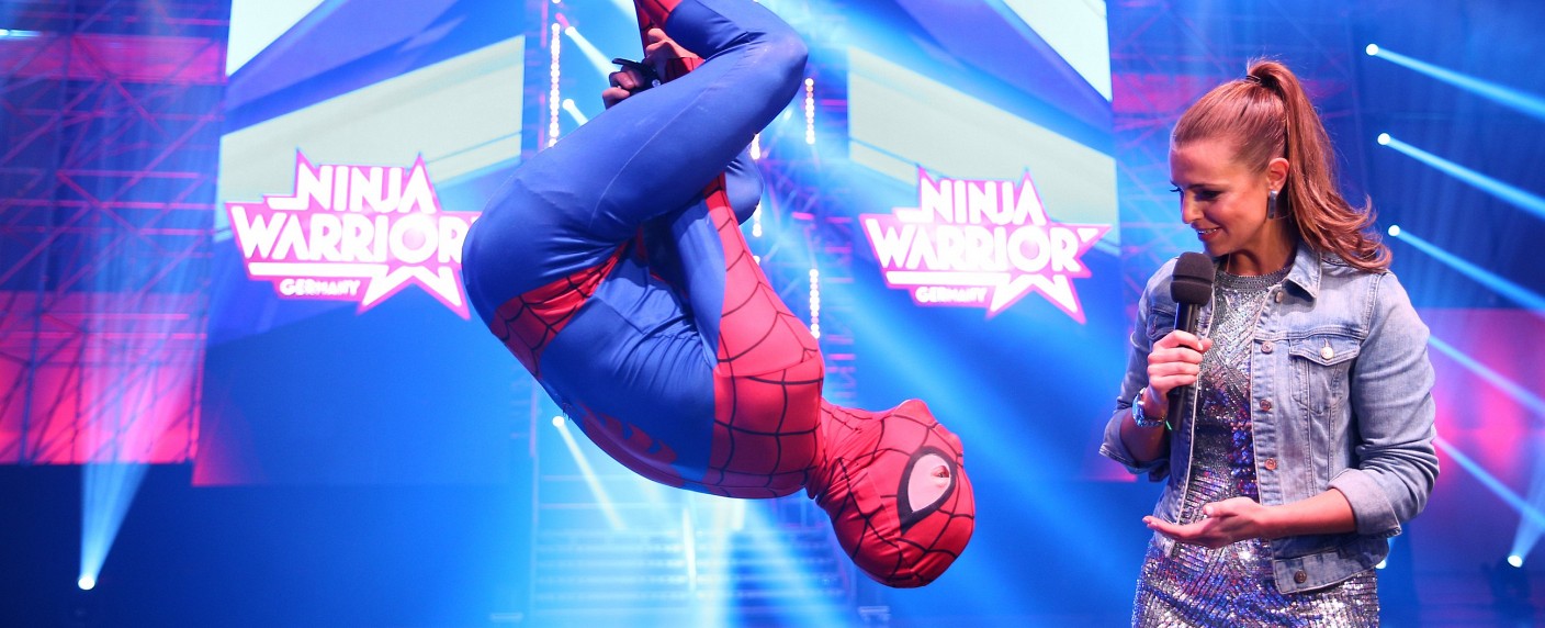 Quoten: „Ninja Warrior“ knackt die 20-Prozent-Marke, „Superkids“-Finale mit miesen Quoten – ARD-Komödie „Tür an Tür“ punktet beim Gesamtpublikum – Bild: RTL/​Stefan Gregorowius