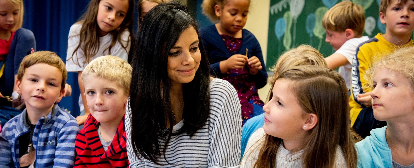 Collien Ulmen-Fernandes darf bei ZDFneo in die Primetime – Besserer Sendeplatz für „No More Boys and Girls“ – Bild: ZDF/​Martin Rottenkolber