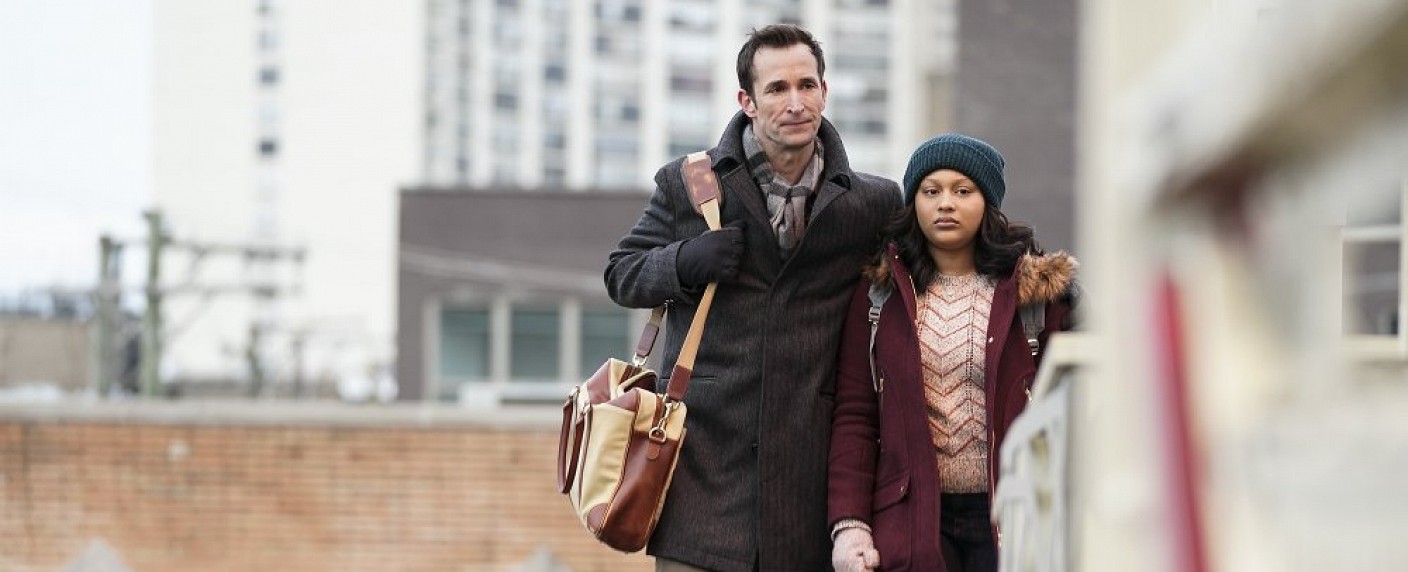 „The Red Line“: Emotionaler Trailer zur Noah-Wyle-Miniserie – Rassismus-Drama von Greg Berlanti startet im April – Bild: CBS