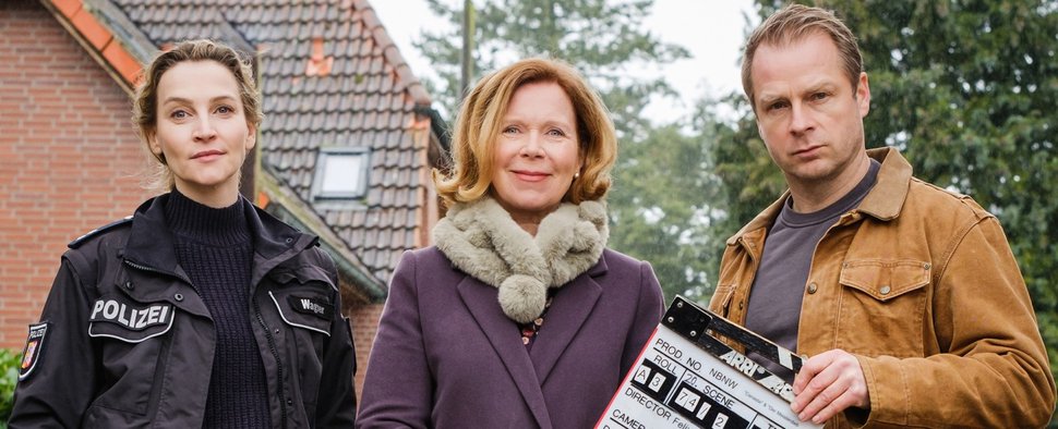 Jana Klinge, Marion Kracht und Hinnerk Schönemann – Bild: NDR/Gordon Timpen