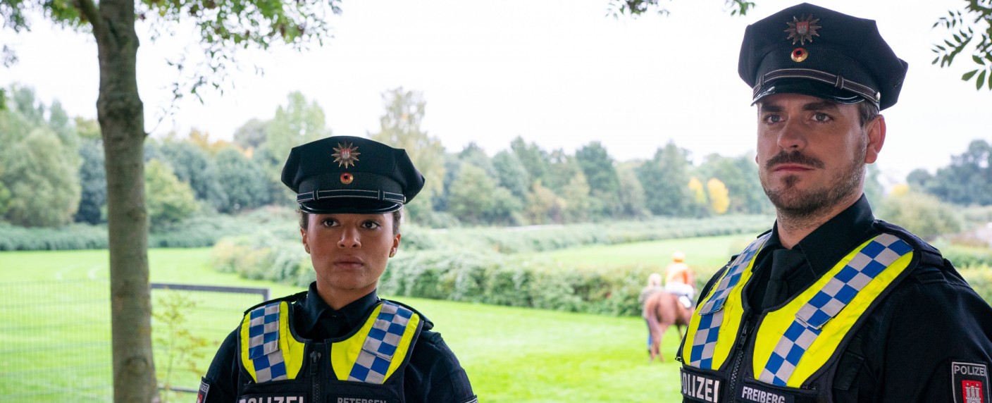 „Notruf Hafenkante“ mit neuer Kommissarin: Wann startet die 17. Staffel? – Aysha Joy Samuel gibt Einstand in ZDF-Vorabendkrimi – Bild: ZDF/​Boris Laewen