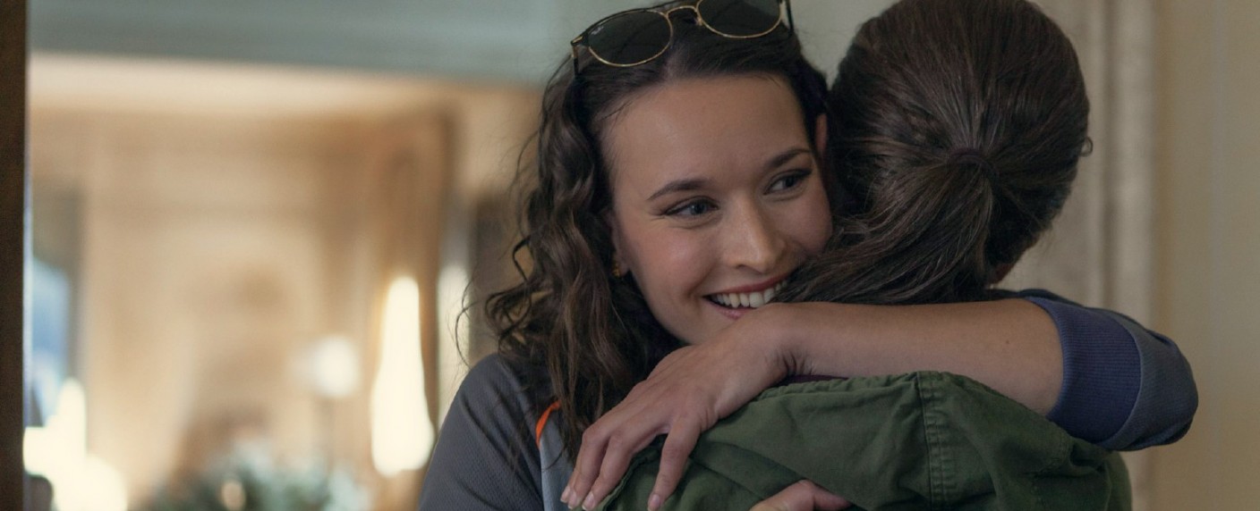 „Himmelstal“: Schwedischer Zwillings-Thriller mit Josefin Asplund und Matthew Modine kommt nach Deutschland – Psychospiele in einem Sanatorium in den Alpen – Bild: Yuri Spalletta/​TNT Serie