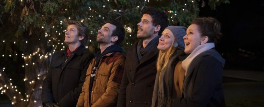 „The Moodys“: Starttermin für weihnachtliche Miniserie steht – FOX zeigt sechs Teile mit Denis Leary und Elizabeth Perkins im Dezember – Bild: Jonathan Wenk/​Fox