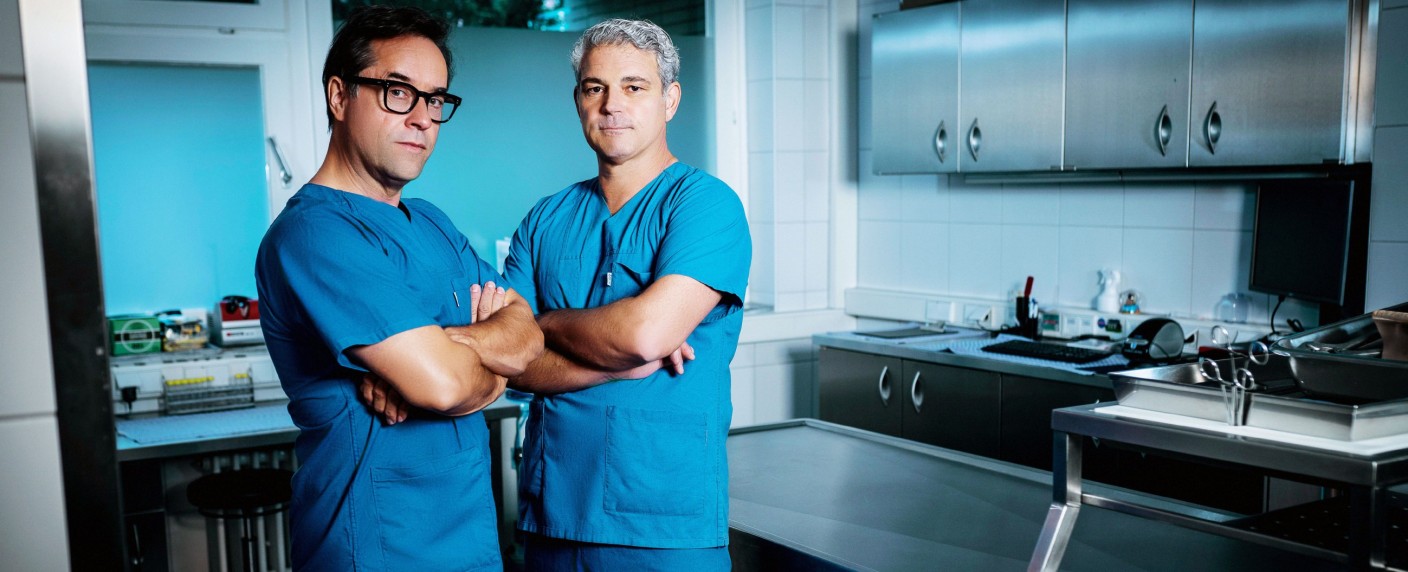 TVNOW setzt auf True Crime: „Obduktion – Echte Fälle mit Tsokos und Liefers“ – Dokumentation begleitet zwei reale Obduktionen – Bild: TVNOW /​ friese.tv/​Andreas Friese