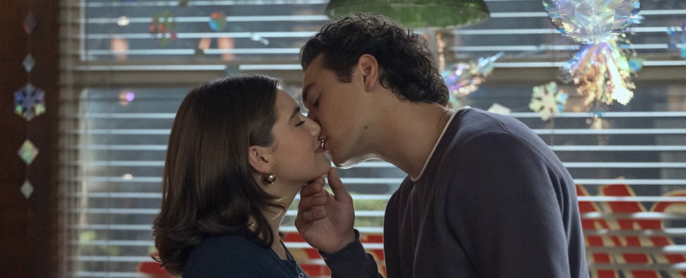 „Off Campus“ mit Ella Bright und Belmont Cameli – Bild: Amazon MGM Studios